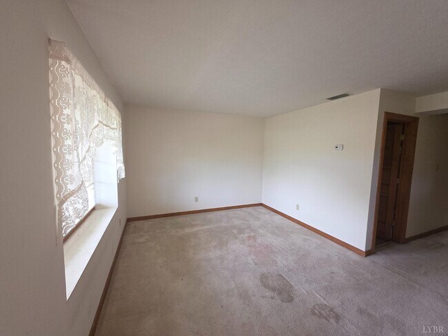 Building Photo - 42 Cavalier Ct
