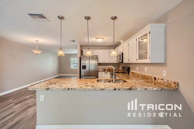 Building Photo - 7841 Shadow Run Dr