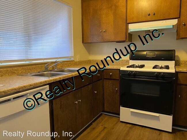 Building Photo - 3 br, 2 bath House - 1474 Christina Ave.