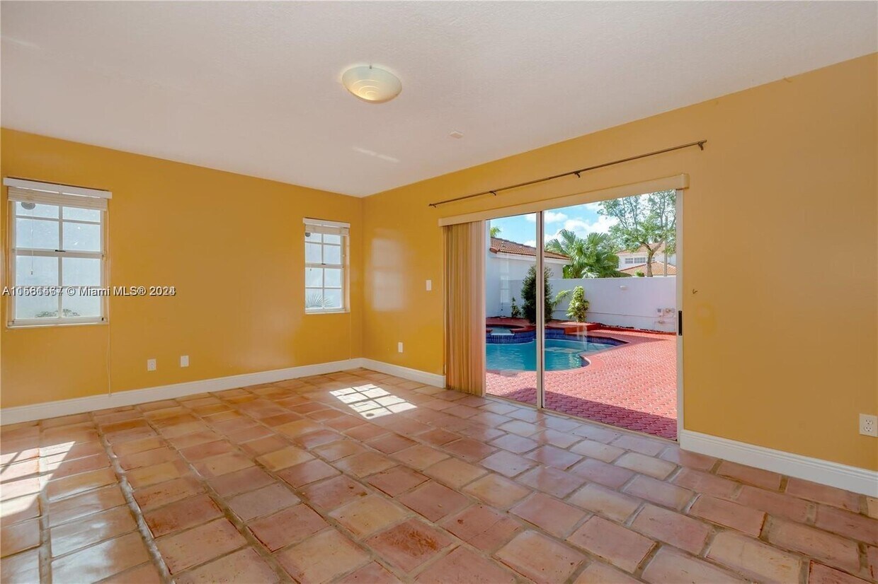 Foto del edificio - 15245 NW 87th Pl