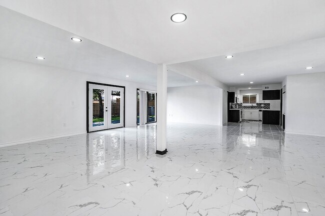 Foto del edificio - 1616 Redway Ln