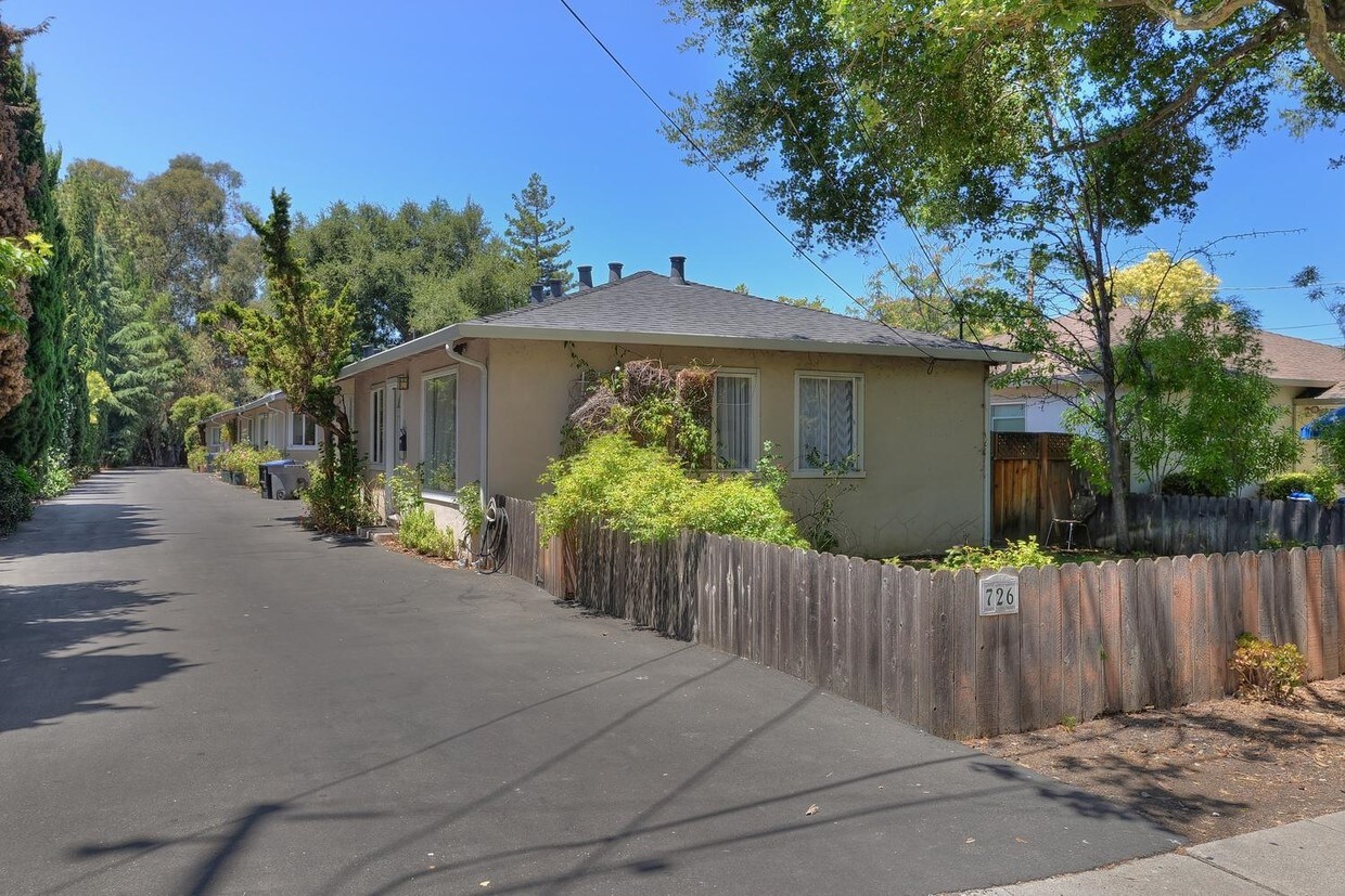 Primary Photo - 726 Mariposa Ave