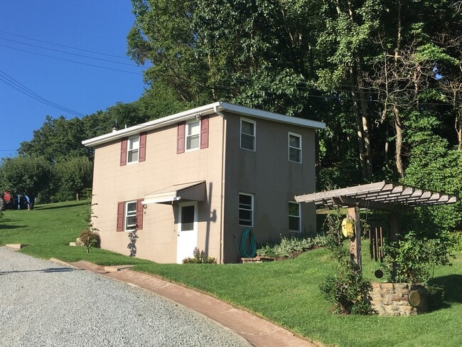 Building Photo - 265 Trongo Rd