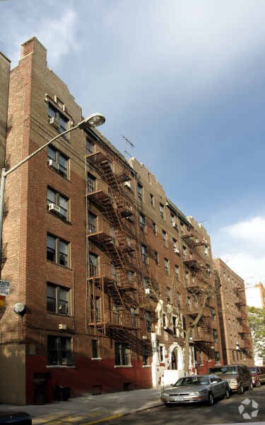 Foto del edificio - 15-21 Crooke Ave