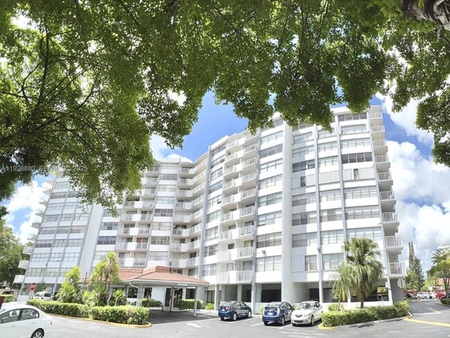 Building Photo - 1300 NE Miami Gardens Dr