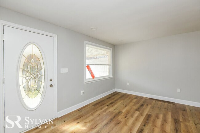 Building Photo - Do not miss out on this 3BR 2BA brick home