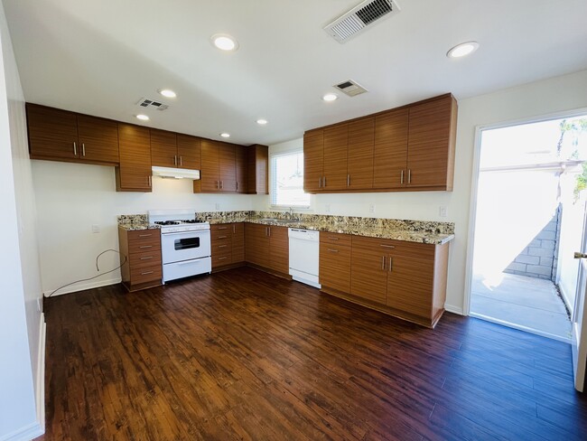 Kitchen - 8465 Quartz Ave