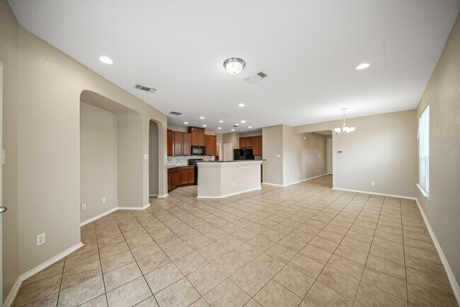 Building Photo - 4 Bedroom/2.5 Bath Mustang Valley Subdivision
