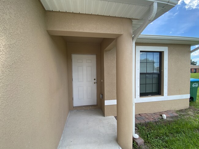 Foto del edificio - 1020 SE 12th Terrace