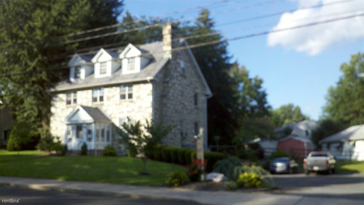Building Photo - 423 S Main St