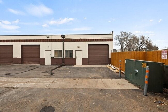 Building Photo - 903 Yuma St