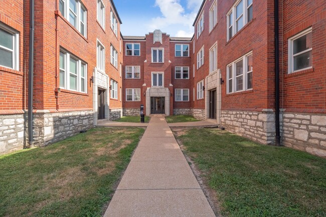 Building Photo - 5747 Chippewa St