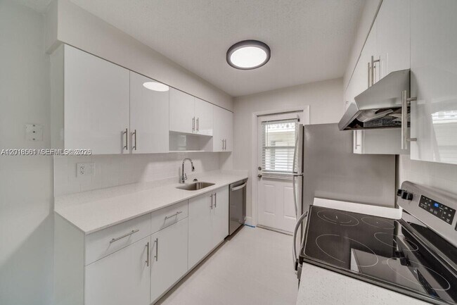 Foto del edificio - 841 SW 74th Terrace