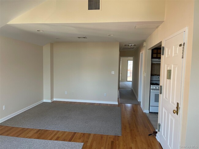 Foto del edificio - 88-22 70th Rd