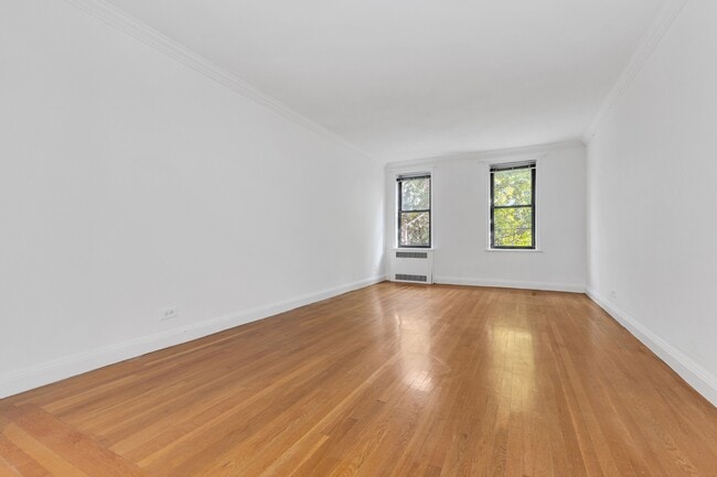 Building Photo - 350 E 54th St