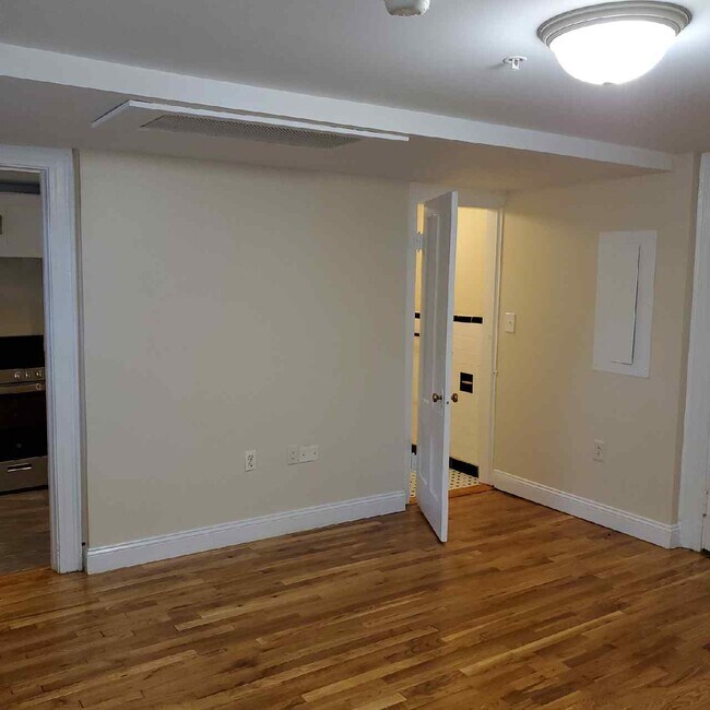 Foto del edificio - 1470 Beacon St