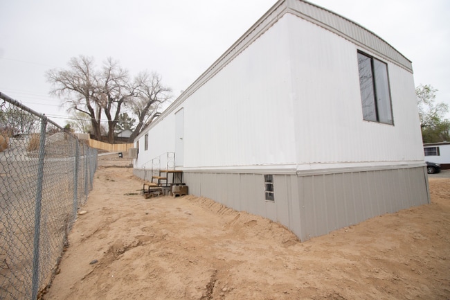 Building Photo - 704 Vine Ave