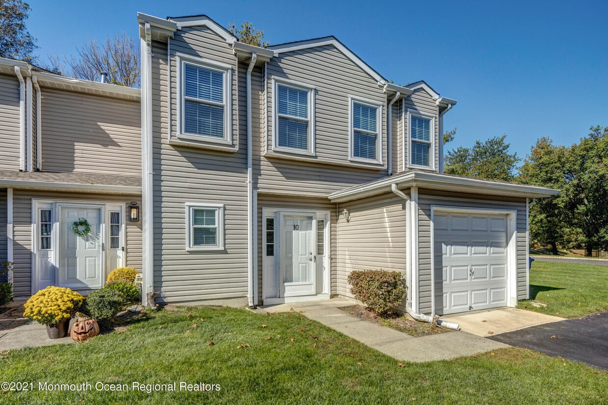 10 S Pointe Dr, Tinton Falls, NJ 07753 Condo for Rent in Tinton Falls