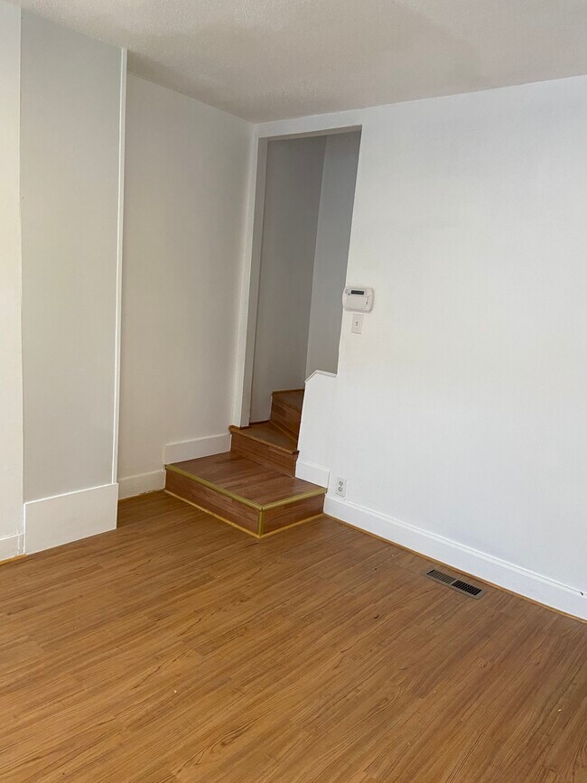 Foto del edificio - 1918 Penrose Ave