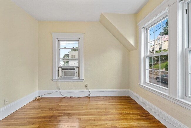 Building Photo - 143 Campbell Ave