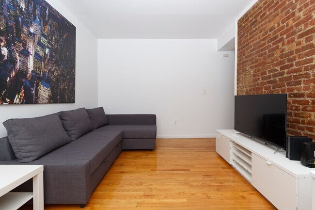 Foto del edificio - 300 E 93rd St