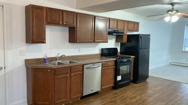 Building Photo - 211 W State St