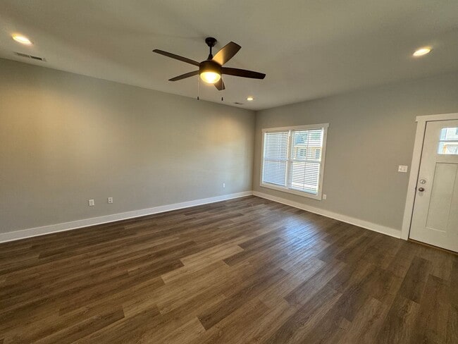 Building Photo - Sunburst Villa Luxury Townhouse