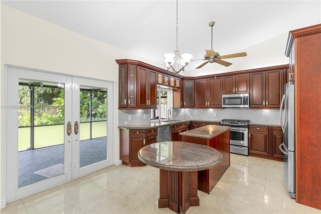 Foto del edificio - 15800 Surrey Cir