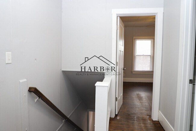 Foto del edificio - 11th Avenue NE Duplex