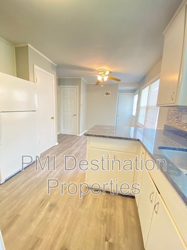 Building Photo - 6544 Metcalf Ave