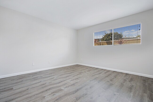 Building Photo - 3005 Jeffrey Dr