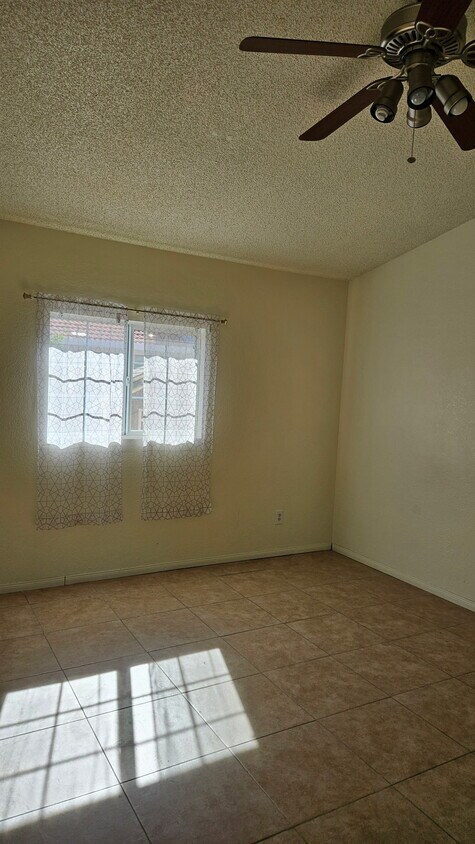 Foto del edificio - 3557 Skyway Ct