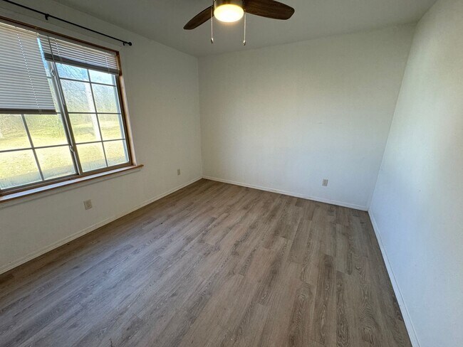 Building Photo - Charming 1/1 Duplex in Melbourne