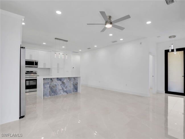 Foto del edificio - 2811 Cerito Ave N