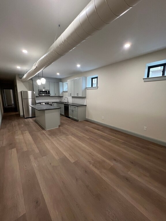 Building Photo - 160 Seabury St