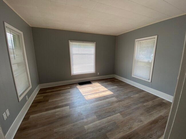 Foto del edificio - 711 Highland Ave