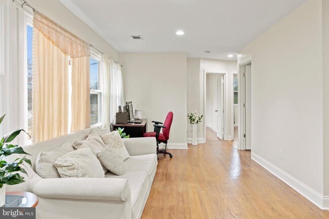 Foto del edificio - 8317 Schultz Rd