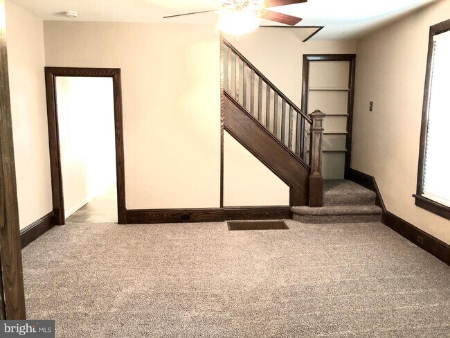 Foto del edificio - 217 N Allison St