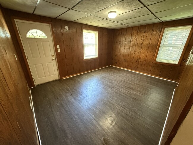 Building Photo - 335 Hemlock Dr