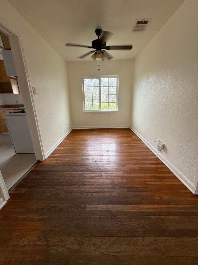Foto del edificio - Rare 2/1 w/ Basement in Cherrywood!