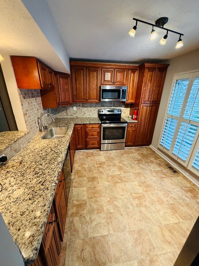 Building Photo - 5977 Dixon Dr