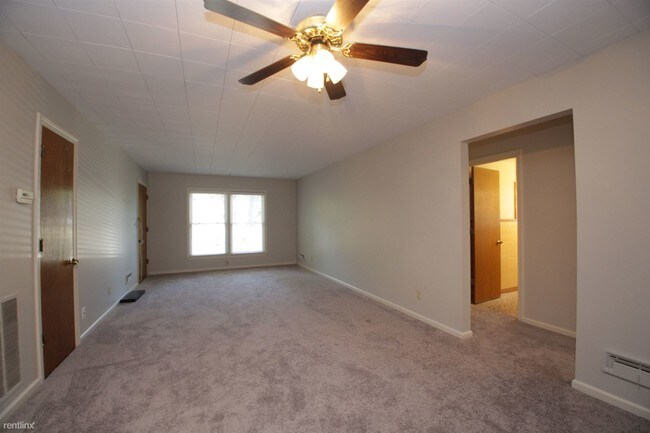 Building Photo - 2 br, 1 bath Apartment - 408 Lindsay Ct