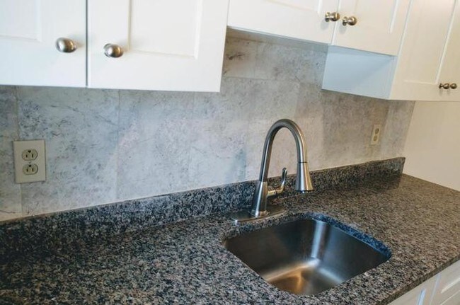 Kitchen - 314 S J St