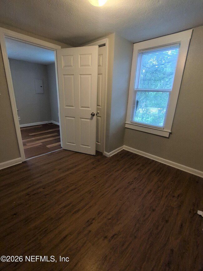 Building Photo - 1551 W 33rd St