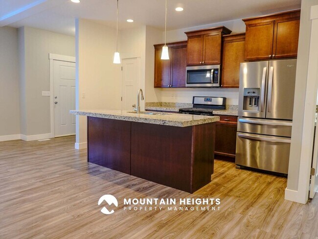 Building Photo - 824 Newfield Dr