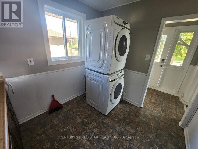 Building Photo - 56 Arkley Crescent