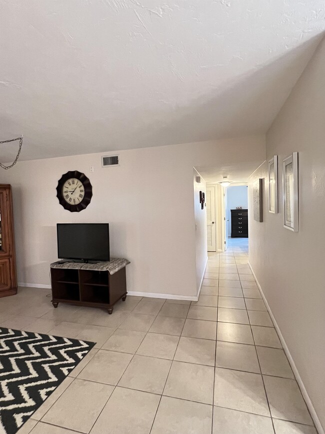 Foto del edificio - 1137 SW 16th Terrace