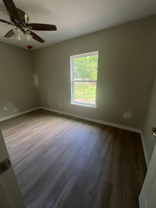 Building Photo - NEWER Debary Home!        NO WATER BILL,  ...