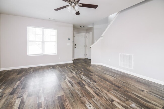 Foto del edificio - 305 Farrington Dr