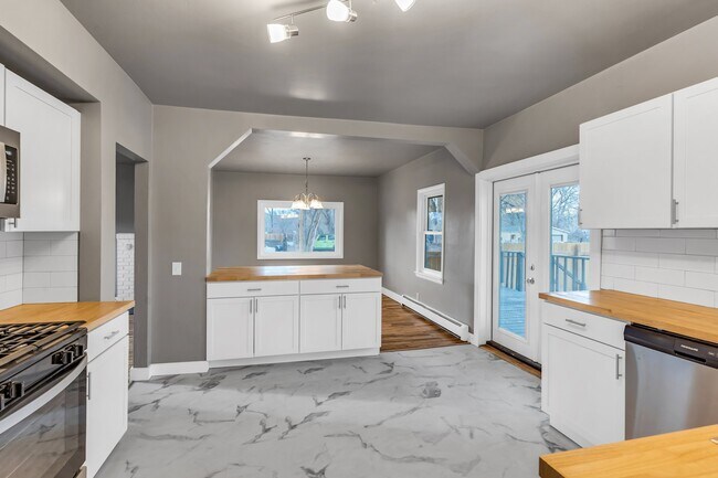 Foto del edificio - 2072 Oriole Rd